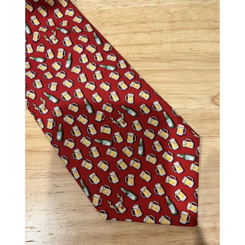 Vineyard Vines Mens Red Silk Tie Beer Mugs Bottles Reindeer Holiday‎ Sz 59